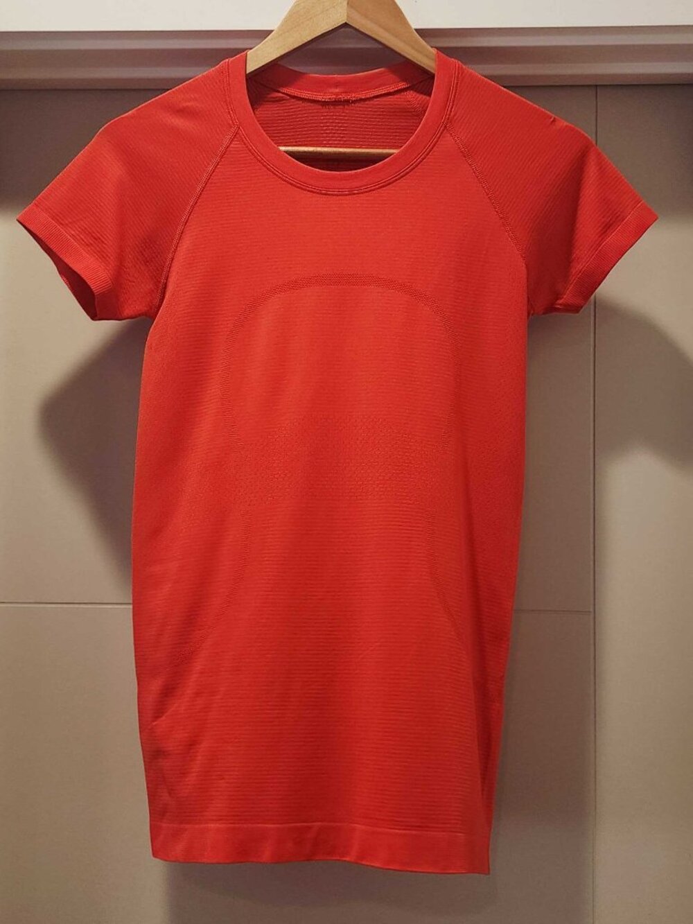 lululemon Swiftly Tech Short Sleeve 2.0 Crew Tee Size 6 Orange Red Seamless